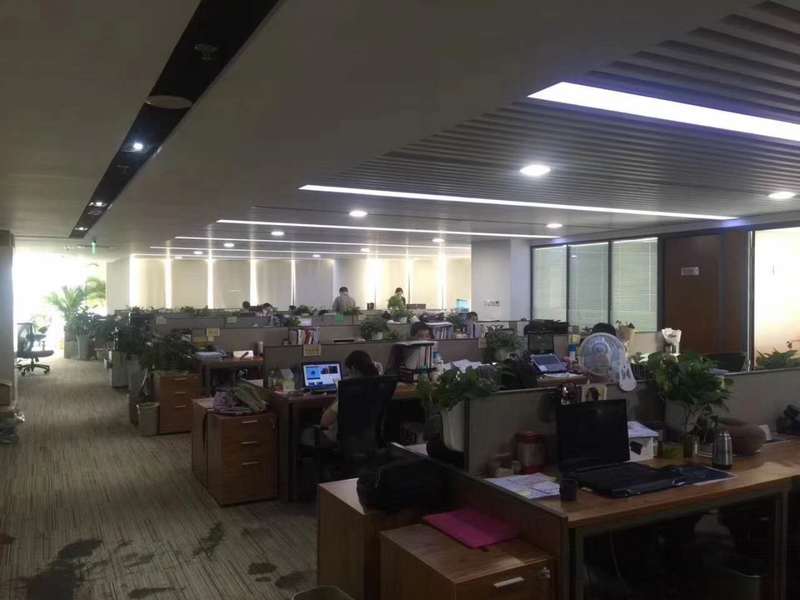 卫通大厦---2000平米出租 8元/天/平米